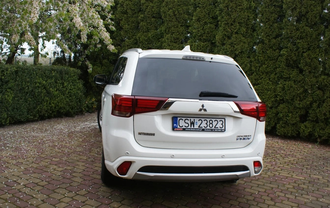 Mitsubishi Outlander cena 66950 przebieg: 255000, rok produkcji 2017 z Wieliczka małe 232